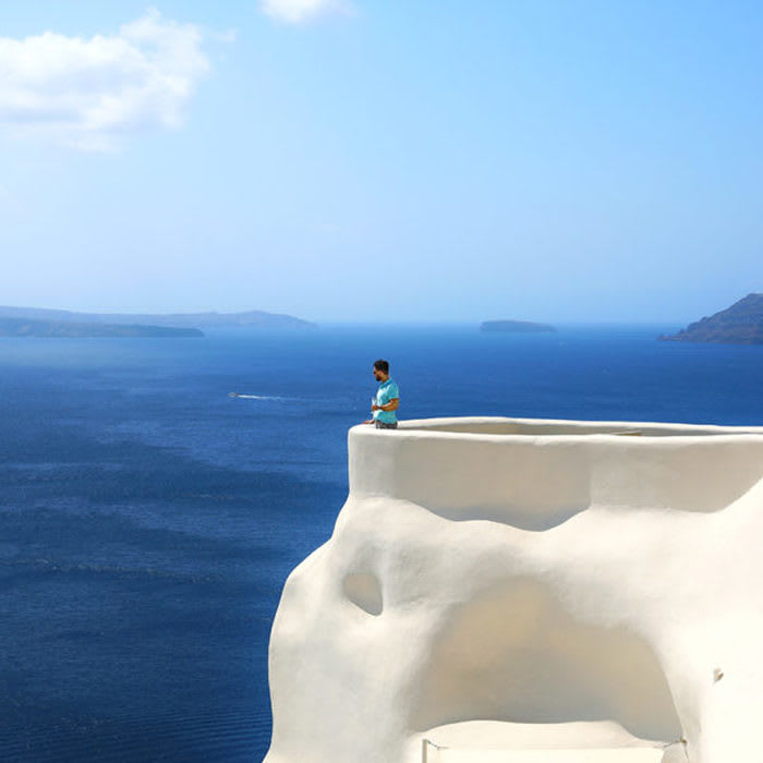 Santorini Luxury Travel Guide: Guide to The Best Hotels, Restaurants+