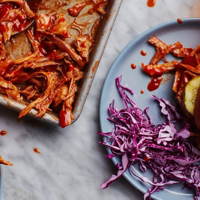 How to Make Pulled Pork in a Slow Cooker