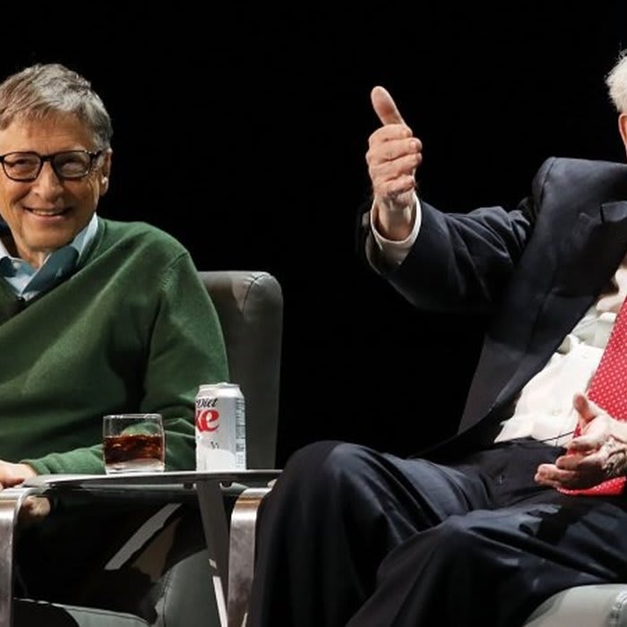 9 Recommended Books That Bill Gates, Jeff Bezos, and Warren Buffett Think You Should Read