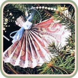 How to Make Victorian-Style Lace Christmas Ornaments