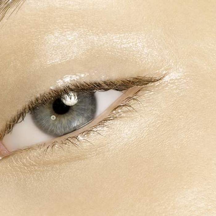 THIS is how to finally get rid of puffy eyes