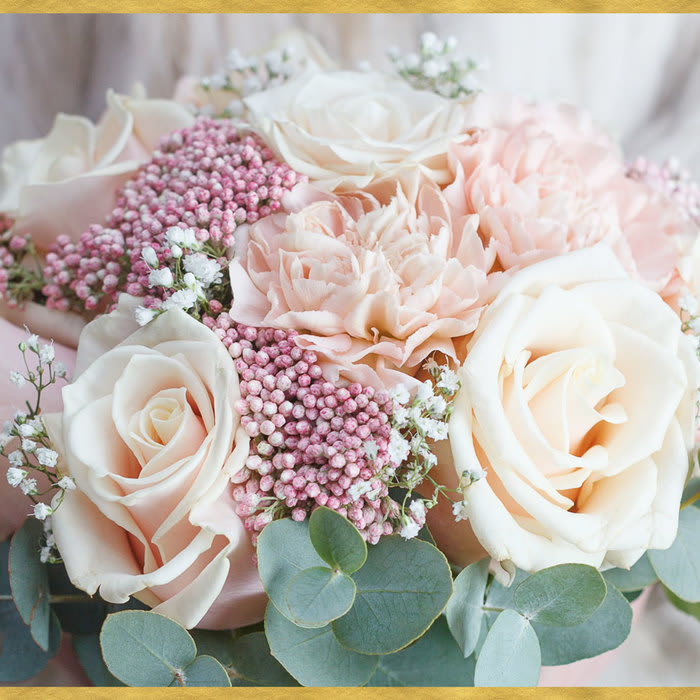 21 Breathtaking Flowers To Inspire Your Winter Wedding