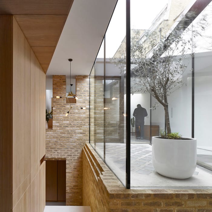 Hayhurst uses glazed atrium to illuminate interior of compact London home