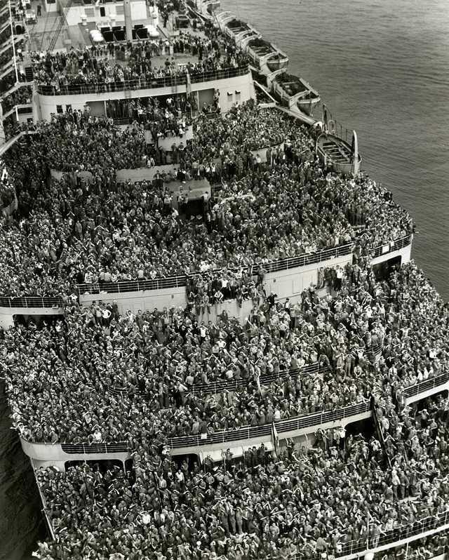 RMS Queen Elizabeth returning to New York harbor with victorious American troops, 1945.