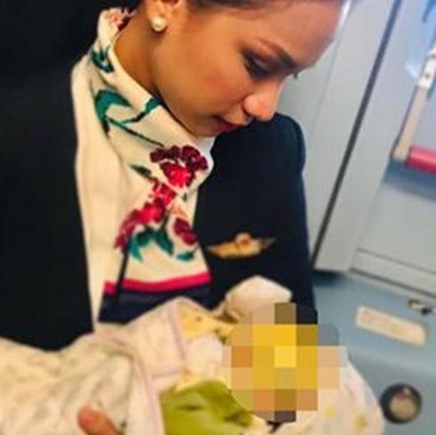 Philippine Airlines Flight Attendant Patrisha Organo Breastfeeds Stranger's Baby Midflight After Mother Runs Out Of Formula Milk