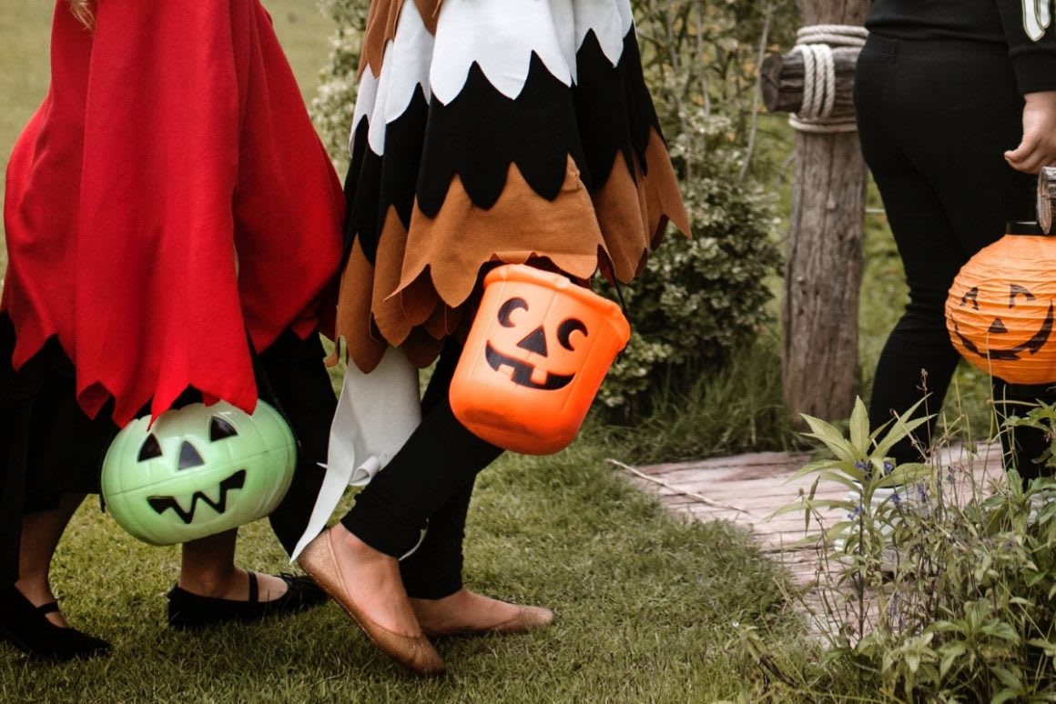 Pros & Cons for letting your teen trick or treat