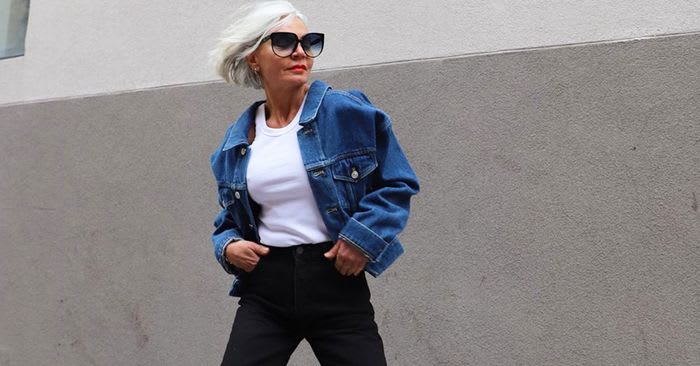 Women Over 40 Wear These 6 Trendy Items With Simple Denim