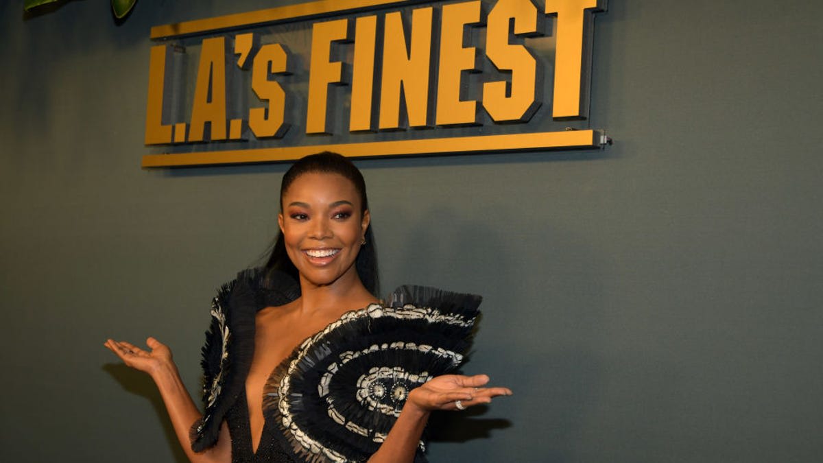 Gabrielle Union Roasts Dwyane Wade, Capes for Klay Thompson