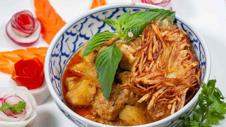 Quick & Easy Authentic Thai Chicken Massaman Curry Recipe - Massaman Gai