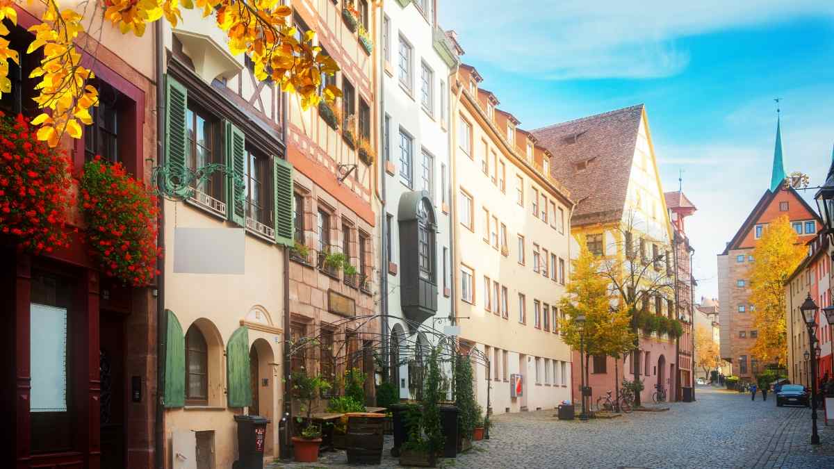10 Reasons Why Autumn in Europe is the Best Time To Go - Robe trotting