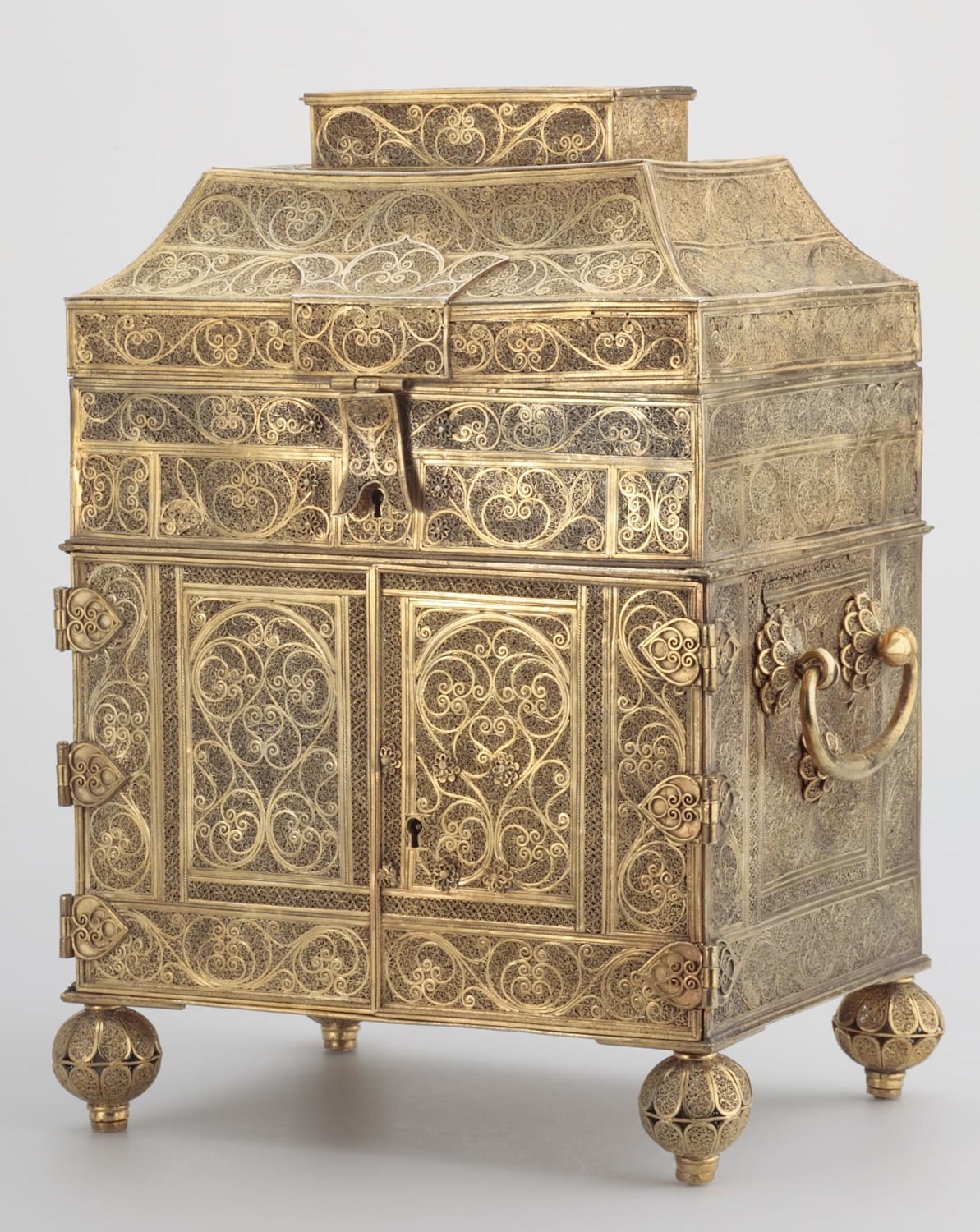 A silver-gilt filigree cabinet from Goa, India. 17th century CE, now part of the Khalili Collection of Islamic Art