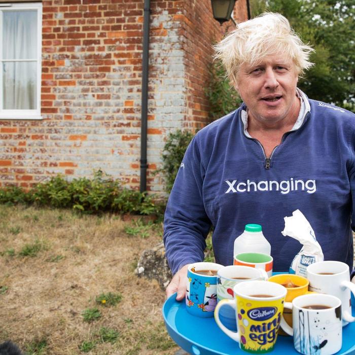Boris Johnson gives reporters tea as he avoids questions on burka row