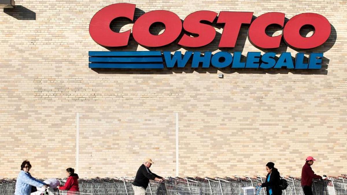 Costco Has Been Digesting Gains and Is Set to Report Earnings; Here's How to Trade It Now