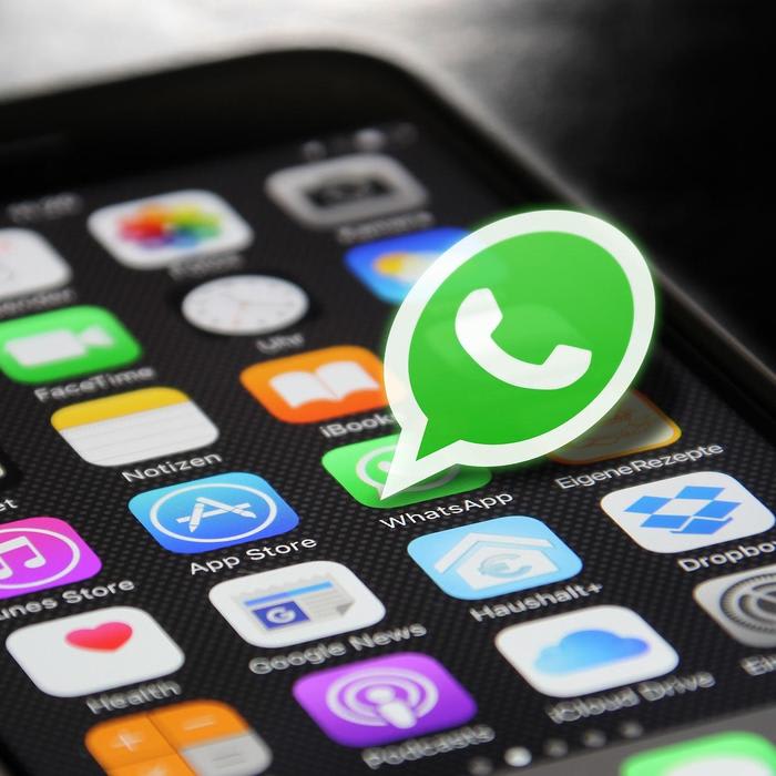 WhatsApp Swipe to Replay And WhatsApp Dark Mode is Coming Soon