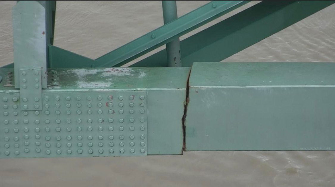 The crack on the I40 bridge over the Mississippi in Memphis which causes the bridge to be shut down.