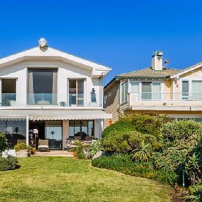 Frank Sinatra's former vacation house is for sale
