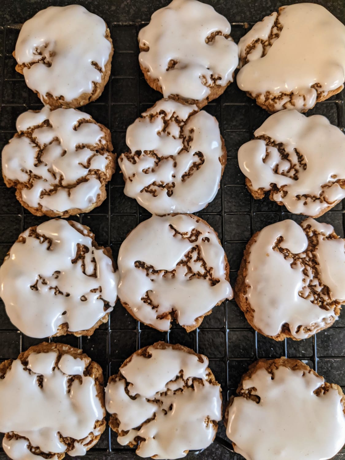 Iced gingerbread oatmeal cookies. Husband just snagged his third and fourth cookie, so I think they're a hit 😆