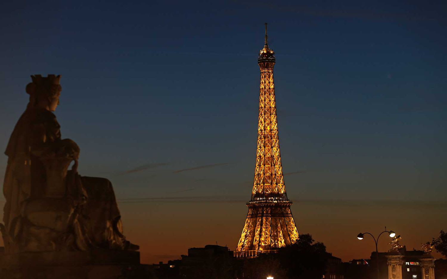 Why It's Illegal to Take Photos of the Eiffel Tower at Night