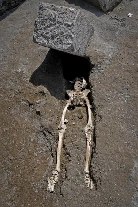 Man crushed by giant stone as he fled Pompeii eruption 2000 years ago.