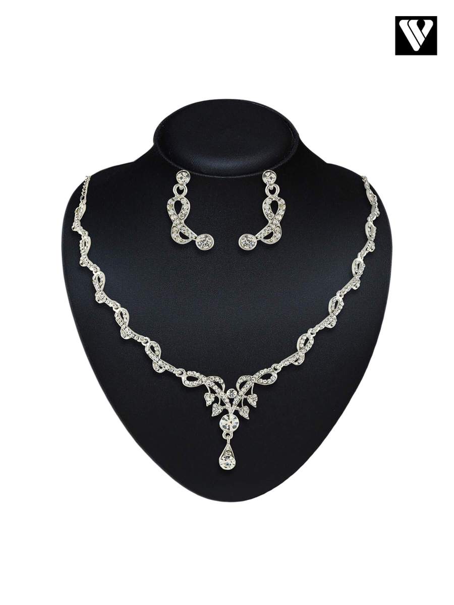Attractive Design Silver Finishing Austrian Stone Studded Necklace Set