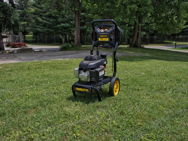 How to use a pressure washer A guide for beginners