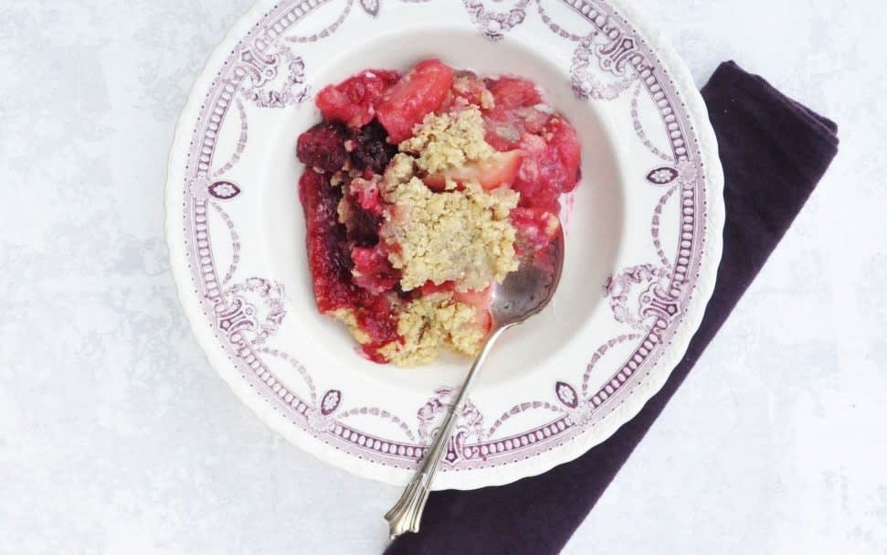 Apple, pear and blackberry crumble recipe