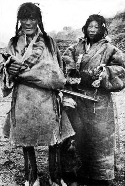 Tibetan nomad couple, western Tibet. Picture taken by Li Gotami Govinda between 1947 and 1949