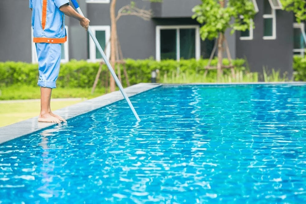 The Best Pool Pole In 2020 (5 Great Reviews)