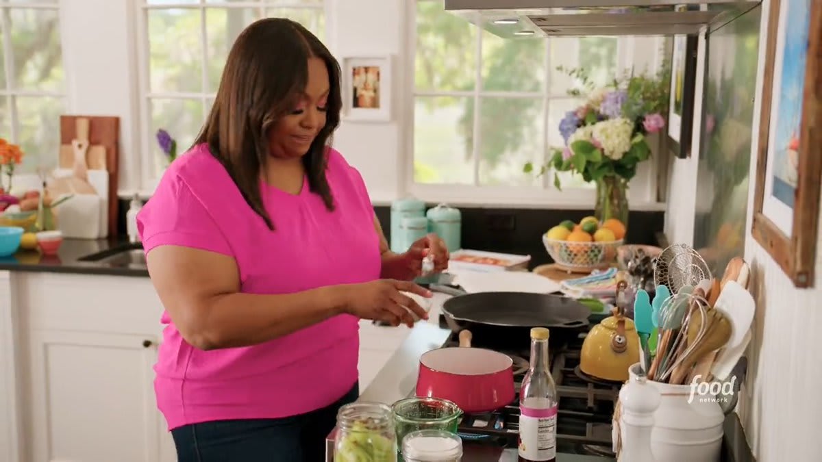 @kardea_brown is planning THE perfect picnic lunch for a boat ride, including her Fancy BLTs 😍 A NEW DeliciousMissBrown is up next at 12|11c. Subscribe to @discoveryplus and stream more episodes: https://t.co/OqFkSgVowo Get the recipe: