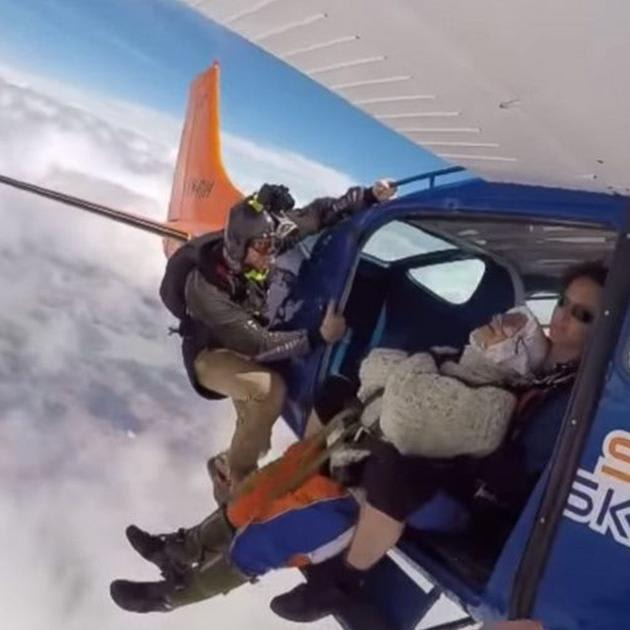 102-year-old Woman Becomes Oldest Skydiver in The World