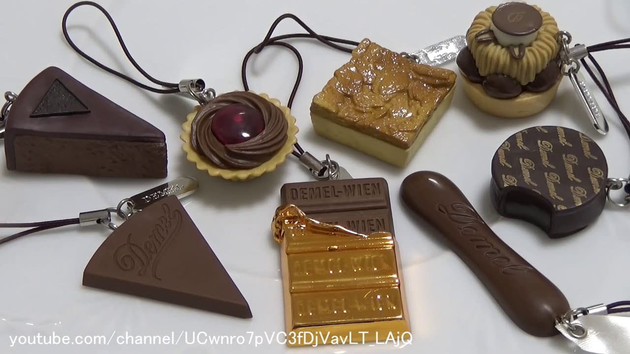 Keychain 2 - デメル チョコ Comparison of DEMEL chocolate and replica