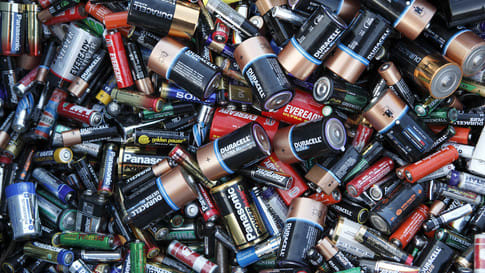 How can batteries become more sustainable? This young scientist might have the answer