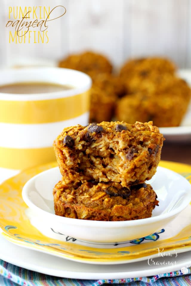 These baked pumpkin oatmeal muffins are simply perfect!