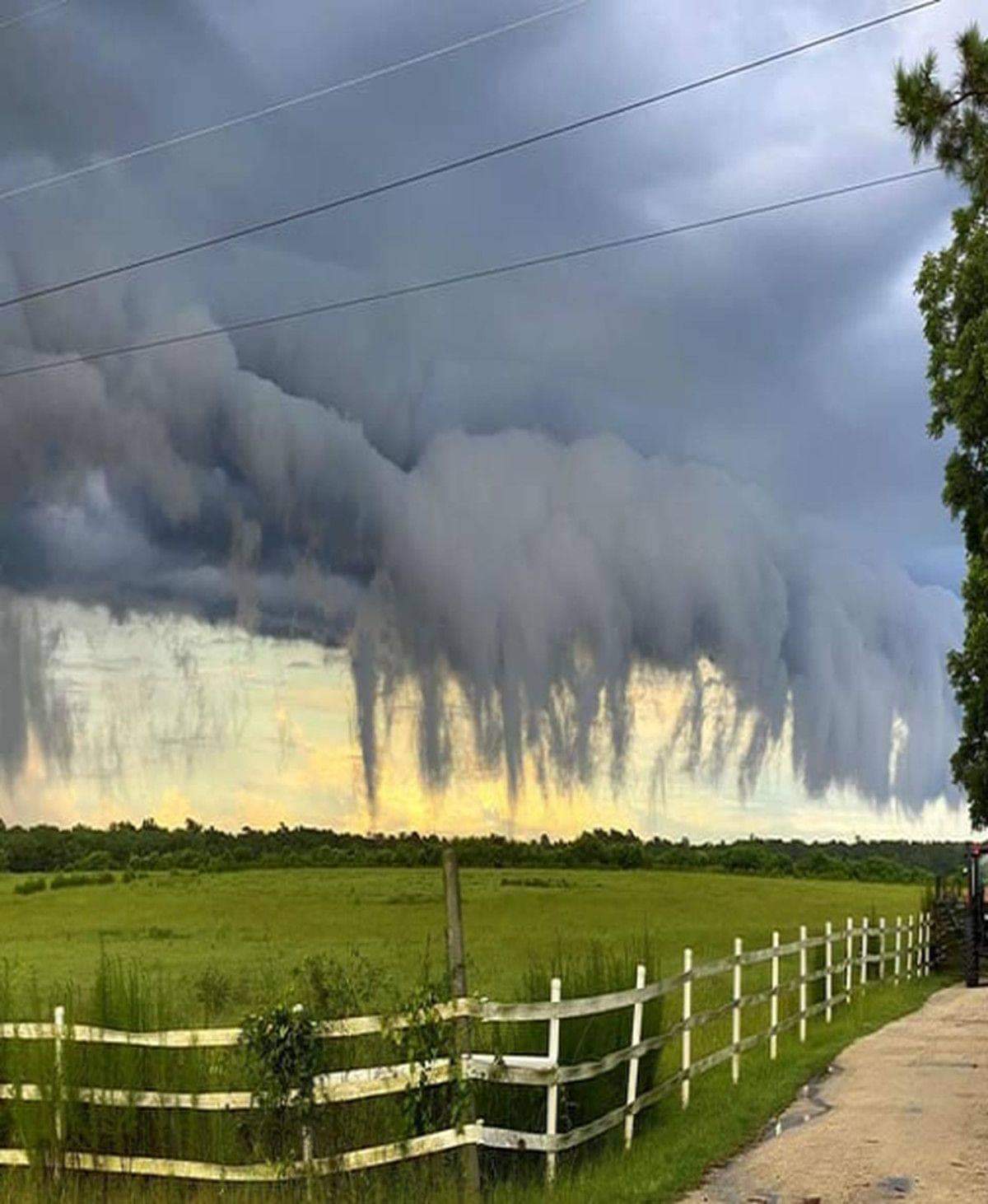 These are called Scud clouds. This was recently captured in South Carolina.