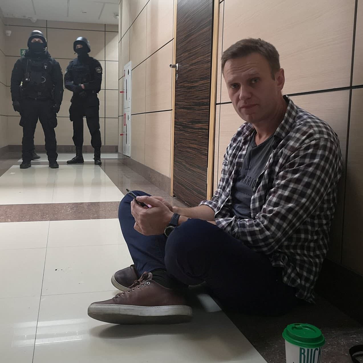 Russian police raid Alexei Navalny's anti-corruption foundation in New Year crackdown on opposition