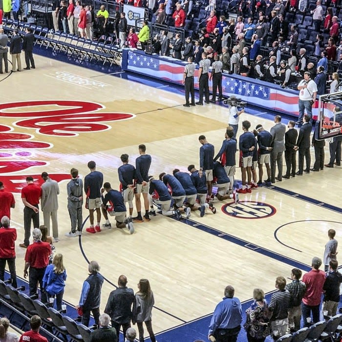 Ole Miss players kneel in response to Confederacy rally