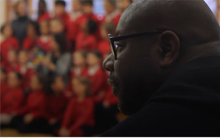 Who is Steve McQueen? Join @tate_kids to find out all about the filmmaker & artist whose epic portrait of London’s Year 3 pupils is on free display at Tate Britain.