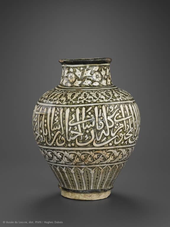 A Mamluk apothecary vase, either from Egypt or Syria. 14th century CE, now on display at the Louvre museum