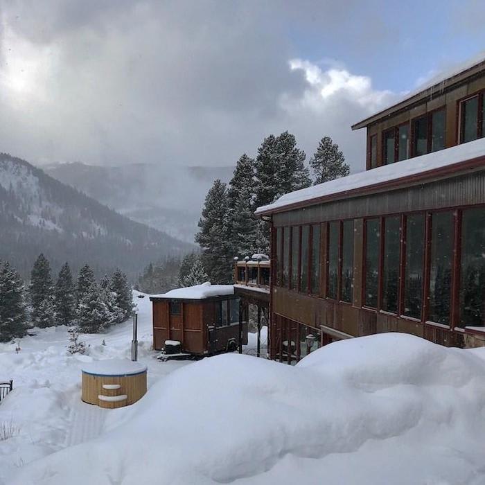Snow Cross Inn: Unique Airbnb Experience in Red Cliff, CO