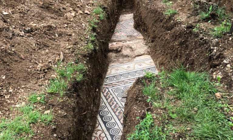Ancient Roman mosaic floor discovered under vines in #Italy.