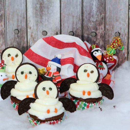 Penguin Cupcakes Made With Oreos - Winter Party Idea For Kids