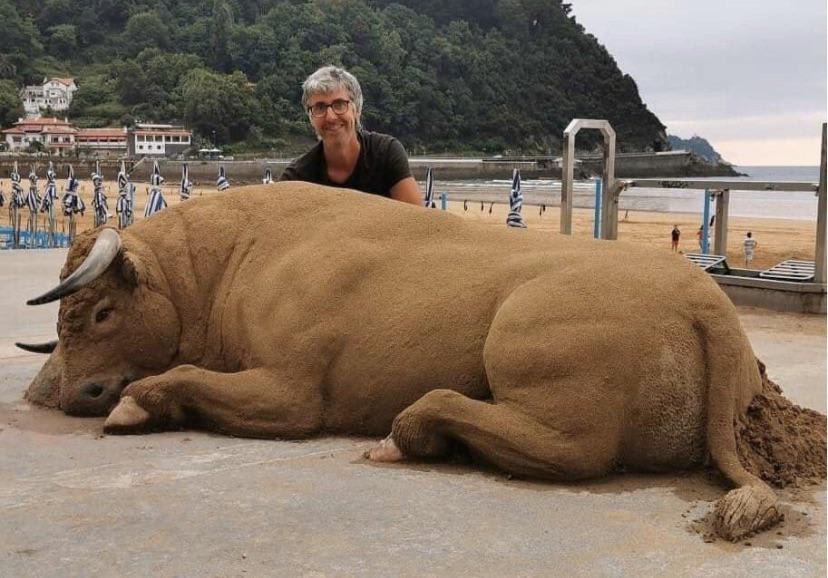 This bull model made of sand.