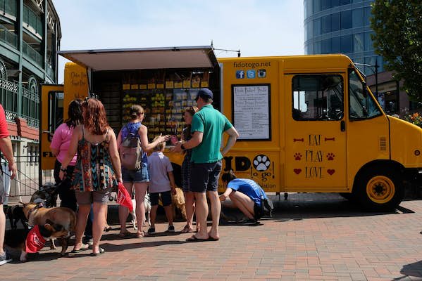 These 6 drool-worthy food trucks are going to the dogs