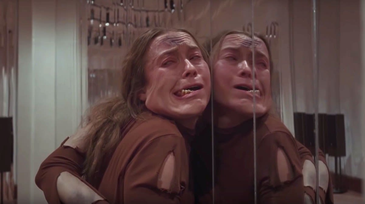 This Is How 'Suspiria' Pulled Off Its Most Gruesome, Puke-Inducing Scenes