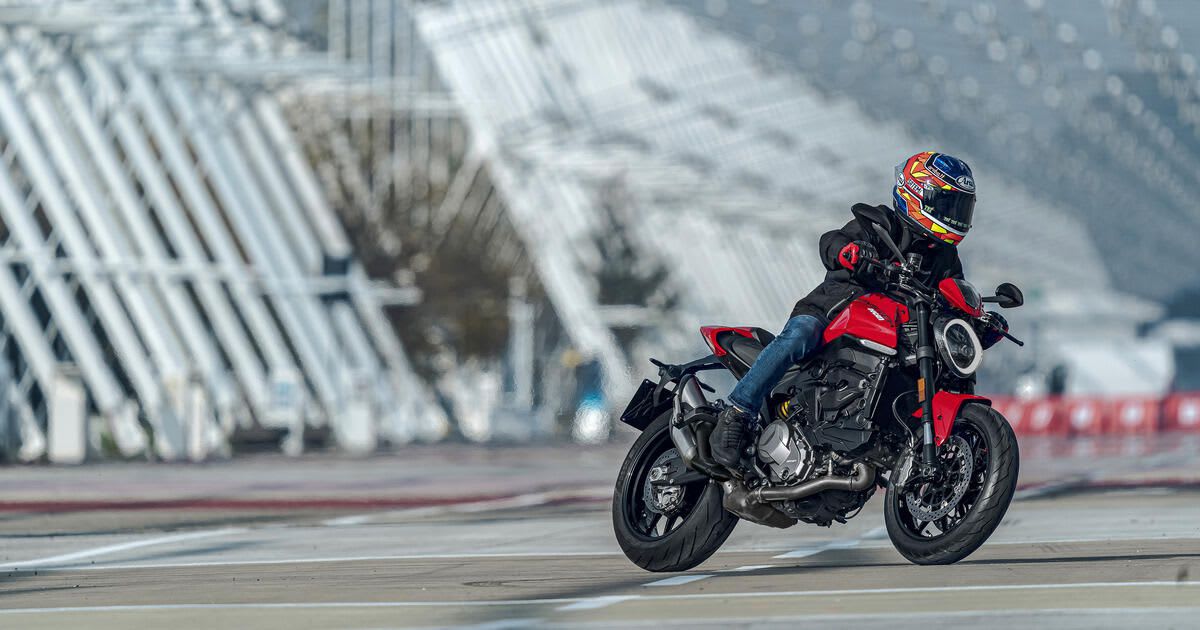 2021 Ducati Monster loses weight, gains power and makes us crazy - Roadshow