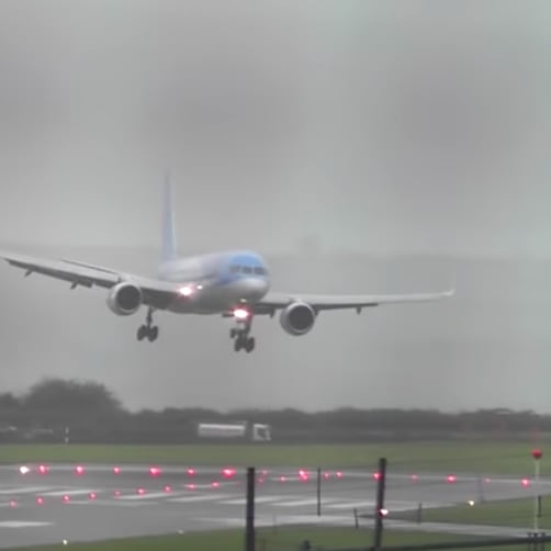 Watch a 757 Land Practically Sideways in Gale Force Winds