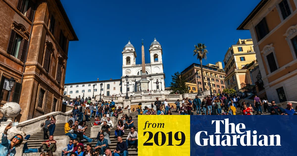 Tourists face €250 fines for sitting on Spanish Steps in Rome