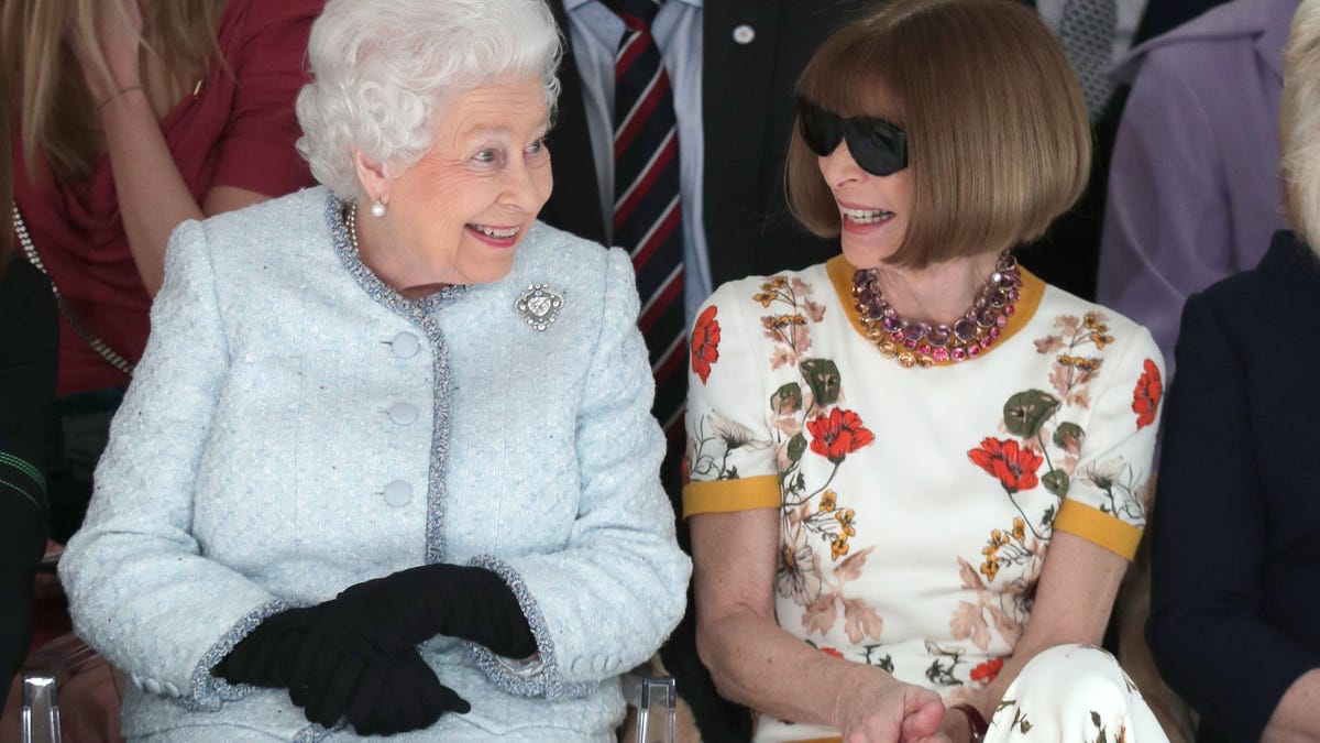 Frankly Speaking, the Queen Doesn't Give a Fuck About Repeating Outfits