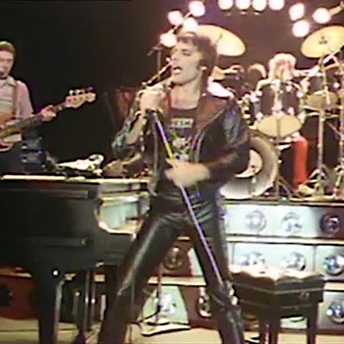 A Brilliant 43 Minute Highlight Video of Queen in Concert at Various Shows During the 1970s