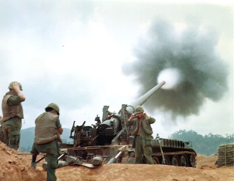 US soldiers fire a M107 self-propelled gun during the Battle of Khe Sanh, Vietnam, 1968